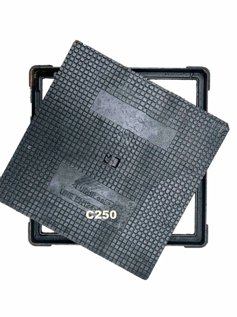 Comment sceller un regard en fonte ? Le guide expert pour un résultat durable 1 Tampon fonte C250